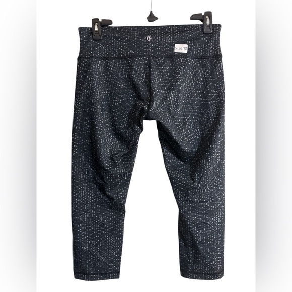 Lululemon Cropped Leggings - Picture 2 of 5